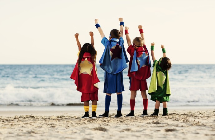 Superheldenkinder am Strand Superheldenkinder am Strand